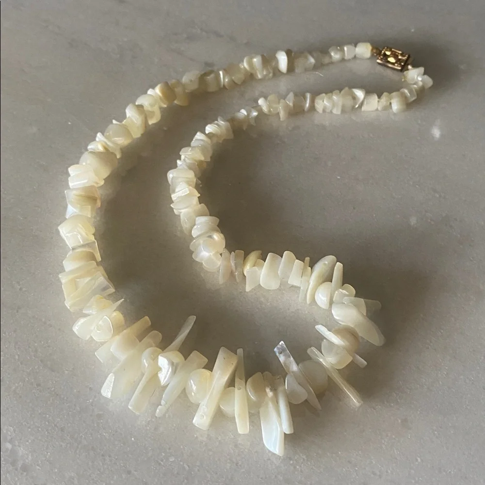 Vintage‎ White Mother of Pearl Chip Necklace